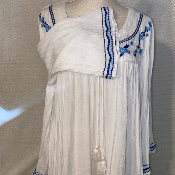 Embroidered top - Picture 2 of 3